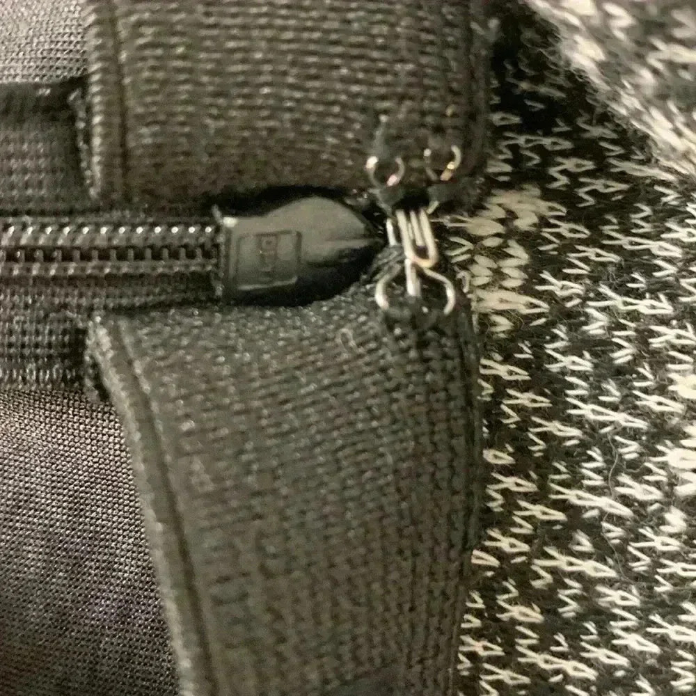 Ann Taylor Stretchy Pencil Skirt, Hidden Back Zipper, Wrinkle Free Fabric Size 6 - Picture 8 of 8